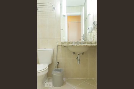 Banheiro de kitnet/studio para alugar com 1 quarto, 18m² em Santa Paula, São Caetano do Sul