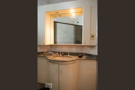 Casa à venda com 210m², 3 quartos e 5 vagasBANHEIRO QUARTO 1