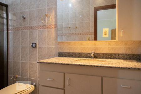 Casa à venda com 210m², 3 quartos e 5 vagasBANHEIRO QUARTO 2