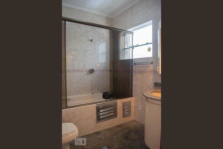 Casa à venda com 210m², 3 quartos e 5 vagasBANHEIRO QUARTO 1