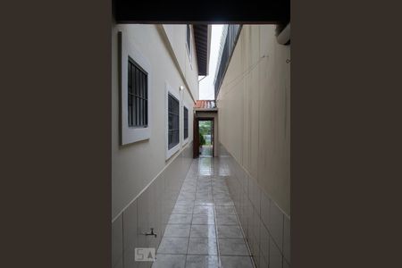 Casa à venda com 210m², 3 quartos e 5 vagasCORREDOR LATERAL