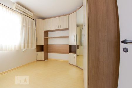 Quarto 1 de apartamento para alugar com 2 quartos, 52m² em Sarandi, Porto Alegre