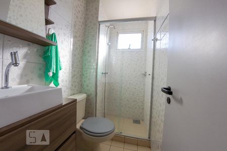 Banheiro de apartamento para alugar com 2 quartos, 52m² em Sarandi, Porto Alegre