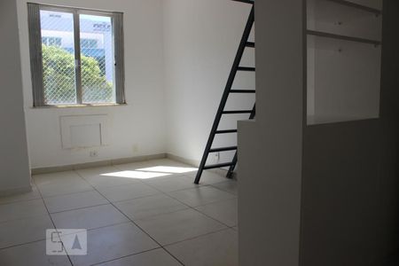 Sala de kitnet/studio para alugar com 1 quarto, 40m² em Barra da Tijuca, Rio de Janeiro