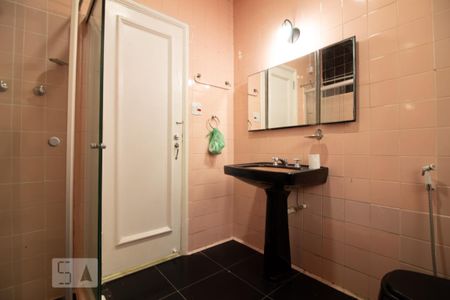 Banheiro de apartamento para alugar com 1 quarto, 54m² em Copacabana, Rio de Janeiro