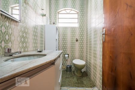 Banheiro   de casa à venda com 4 quartos, 300m² em Jardim Ernestina, São Paulo