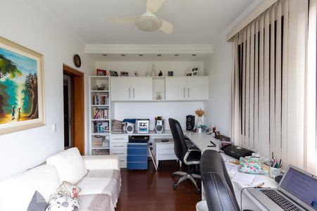 Apartamento à venda com 212m², 4 quartos e 3 vagasQuarto 4