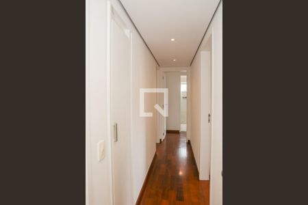 Corredor de apartamento para alugar com 3 quartos, 138m² em Vila Ipojuca, São Paulo