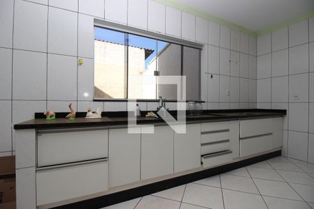 Casa de condomínio para alugar com 200m², 3 quartos e 2 vagasCozinha
