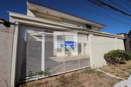 Casa de condomínio para alugar com 200m², 3 quartos e 2 vagasFachada