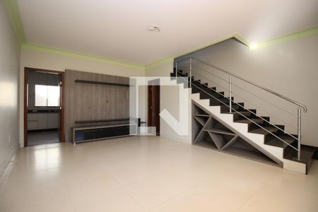 Casa de condomínio para alugar com 200m², 3 quartos e 1 vagaSala