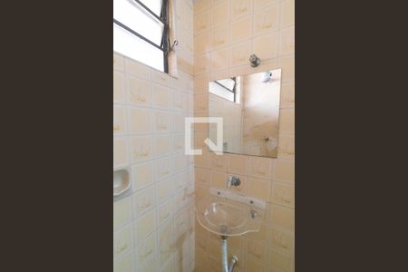 Banheiro de kitnet/studio para alugar com 1 quarto, 47m² em Centro, Campinas