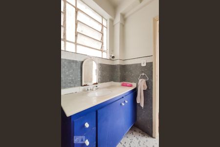 Banheiro de apartamento à venda com 2 quartos, 55m² em Laranjeiras, Rio de Janeiro