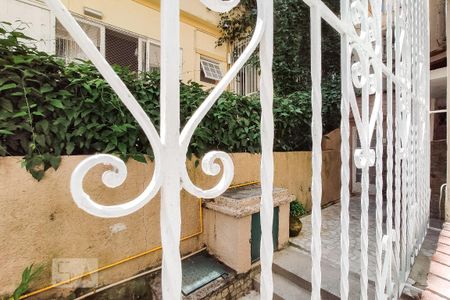 Vista - Sala de apartamento à venda com 2 quartos, 55m² em Laranjeiras, Rio de Janeiro