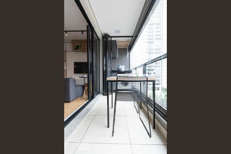 Studio à venda com 37m², 1 quarto e 1 vaga Studio à venda com 37m², 1 quarto e 1 vagaVaranda