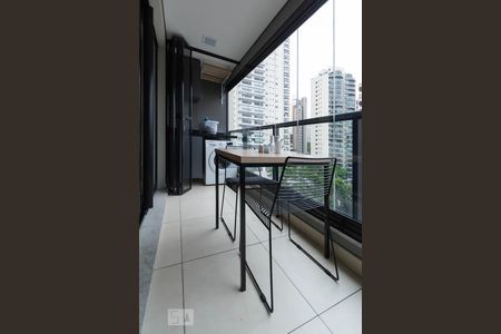 Studio à venda com 37m², 1 quarto e 1 vaga Studio à venda com 37m², 1 quarto e 1 vagaVaranda