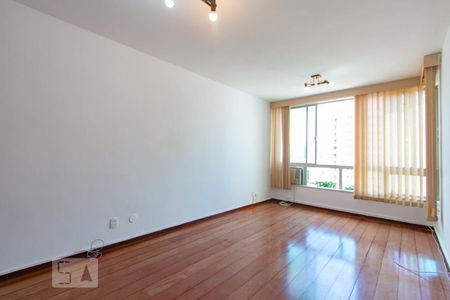 Sala de apartamento para alugar com 2 quartos, 75m² em Icaraí, Niterói