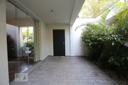 Casa à venda com 500m², 3 quartos e 5 vagasLateral 