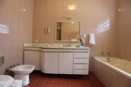 Casa à venda com 500m², 3 quartos e 5 vagasBanheiro da Suíte 2