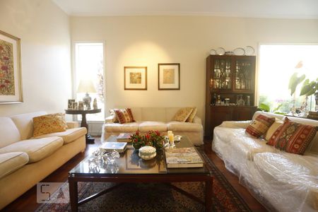 Sala de Estar de casa à venda com 3 quartos, 500m² em Pacaembu, São Paulo