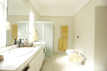 Casa à venda com 500m², 3 quartos e 5 vagasBanheiro da Suíte 1