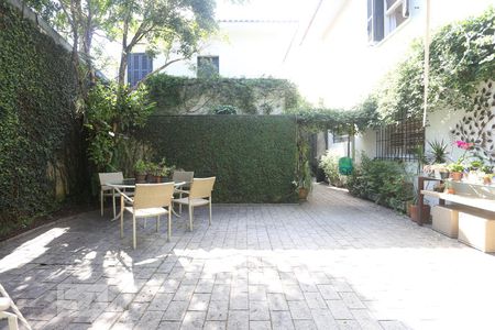 Casa à venda com 500m², 3 quartos e 5 vagasQuintal