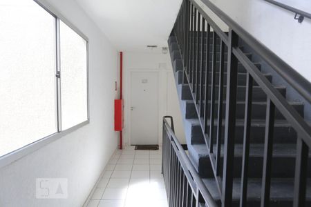 Escadas de apartamento para alugar com 2 quartos, 42m² em Jardim Peri, São Paulo
