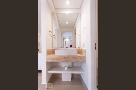 Banheiro de apartamento à venda com 1 quarto, 34m² em Centro, Campinas