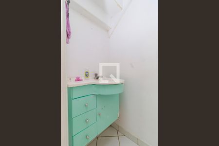 Lavabo de casa para alugar com 3 quartos, 160m² em Jardim das Acácias, São Paulo