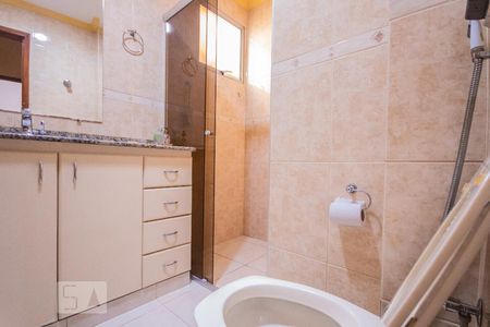 Banheiro de apartamento à venda com 4 quartos, 154m² em Itapoã, Belo Horizonte
