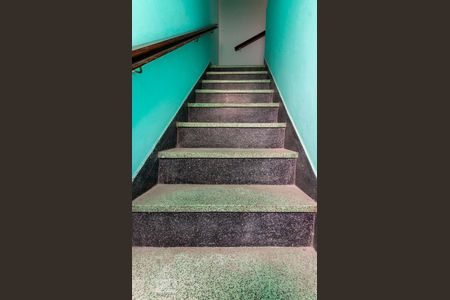 Casa para alugar com 60m², 2 quartos e 1 vagaEscada de Acesso ao Imóvel 