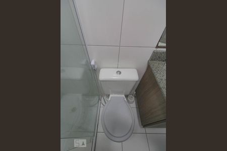 Banheiro de apartamento para alugar com 2 quartos, 49m² em Hauer, Curitiba