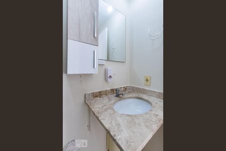 Banheiro de apartamento à venda com 2 quartos, 60m² em Vila Nova, Campinas