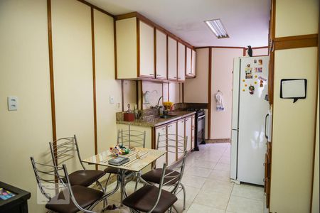 Apartamento para alugar com 196m², 3 quartos e 1 vagaCozinha