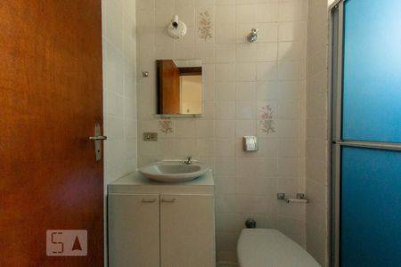 Banheiro de apartamento para alugar com 1 quarto, 36m² em Cabral, Curitiba