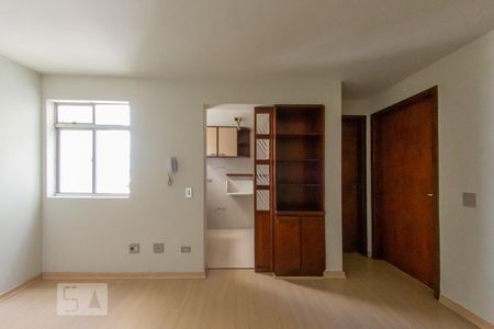 Sala de apartamento para alugar com 1 quarto, 36m² em Cabral, Curitiba