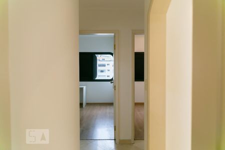 Corredor de apartamento para alugar com 3 quartos, 93m² em Aclimação, São Paulo