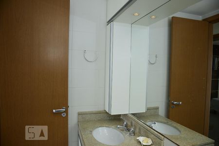 Casa de condomínio à venda com 115m², 3 quartos e 2 vagasBanheiro Social