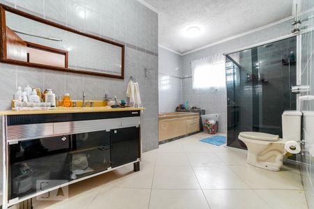 Casa à venda com 250m², 3 quartos e 4 vagas Casa à venda com 250m², 3 quartos e 4 vagasBanheiro da Suíte 2