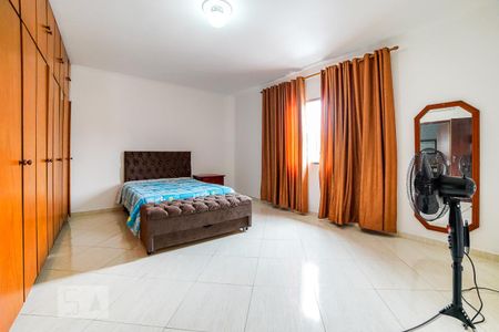 Casa à venda com 250m², 3 quartos e 4 vagas Casa à venda com 250m², 3 quartos e 4 vagasQuarto 2 Suíte