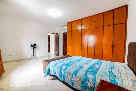 Casa à venda com 250m², 3 quartos e 4 vagas Casa à venda com 250m², 3 quartos e 4 vagasQuarto 2 Suíte