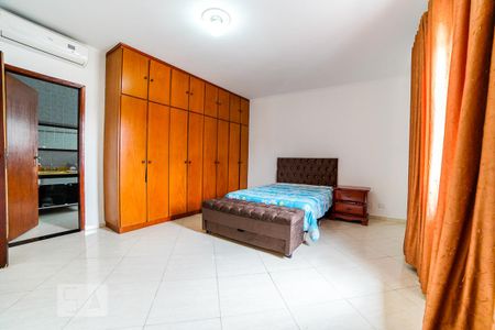 Casa à venda com 250m², 3 quartos e 4 vagas Casa à venda com 250m², 3 quartos e 4 vagasQuarto 2 Suíte