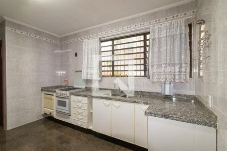 Casa à venda com 291m², 5 quartos e 2 vagas Casa à venda com 291m², 5 quartos e 2 vagasCozinha