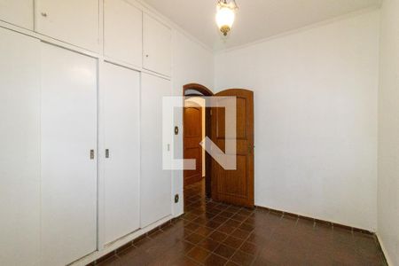 Casa à venda com 291m², 5 quartos e 2 vagas Casa à venda com 291m², 5 quartos e 2 vagasQuarto 2