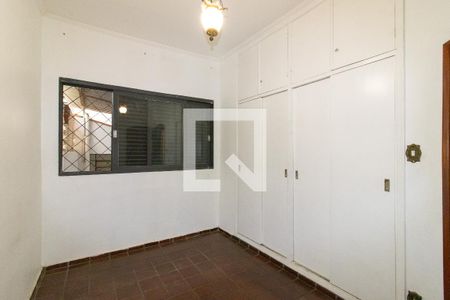 Casa à venda com 291m², 5 quartos e 2 vagas Casa à venda com 291m², 5 quartos e 2 vagasQuarto 2