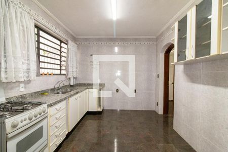 Casa à venda com 291m², 5 quartos e 2 vagas Casa à venda com 291m², 5 quartos e 2 vagasCozinha