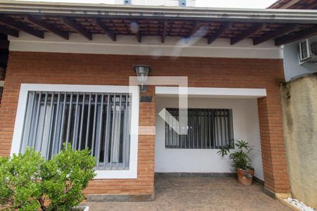 Casa à venda com 291m², 5 quartos e 2 vagas Casa à venda com 291m², 5 quartos e 2 vagasFachada