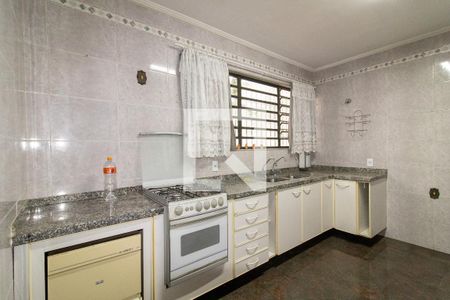 Casa à venda com 291m², 5 quartos e 2 vagas Casa à venda com 291m², 5 quartos e 2 vagasCozinha