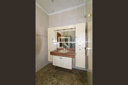 Casa à venda com 291m², 5 quartos e 2 vagas Casa à venda com 291m², 5 quartos e 2 vagasBanheiro