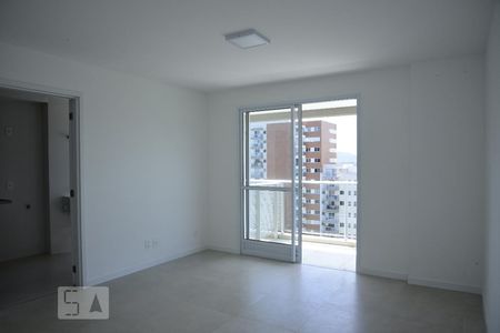 Sala de apartamento para alugar com 1 quarto, 65m² em Barra da Tijuca, Rio de Janeiro